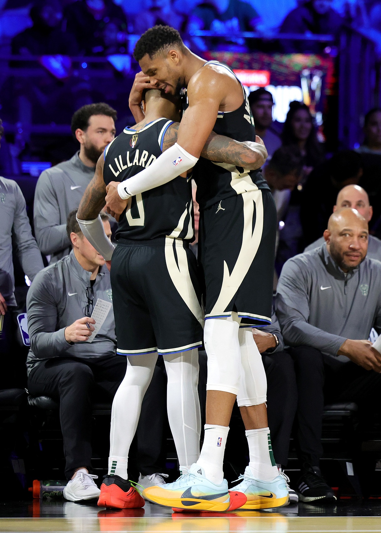 关于密尔沃基雄鹿迎全明星赛关键赛，转会期迎来里程碑，媒体盛赞，资深球员宣示担当的信息